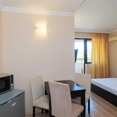 Hotel Първа Линия Хотел С Адрес К-С Реджина Маре Царево 3*