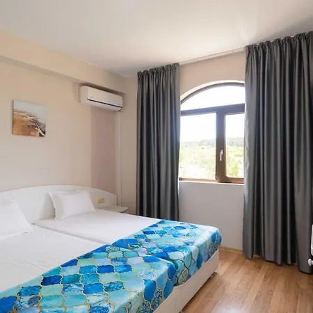 Hotel Първа Линия Хотел С Адрес К-С Реджина Маре Царево Tsarevo